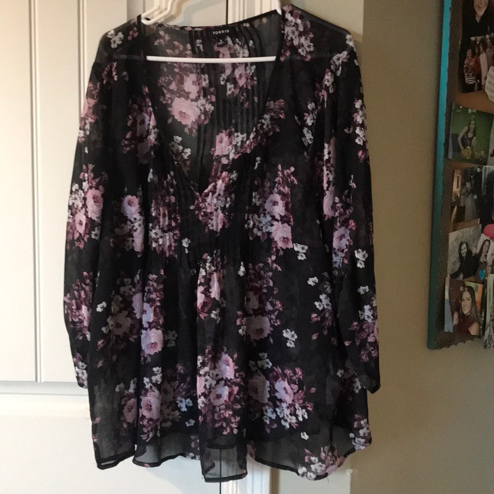 Plus size sheer Black w/shades of pink floral